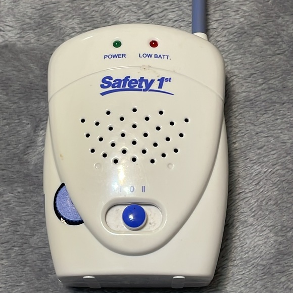 Safety first baby monitor missing speakers. Can be used as an add-on. - Picture 5 of 6